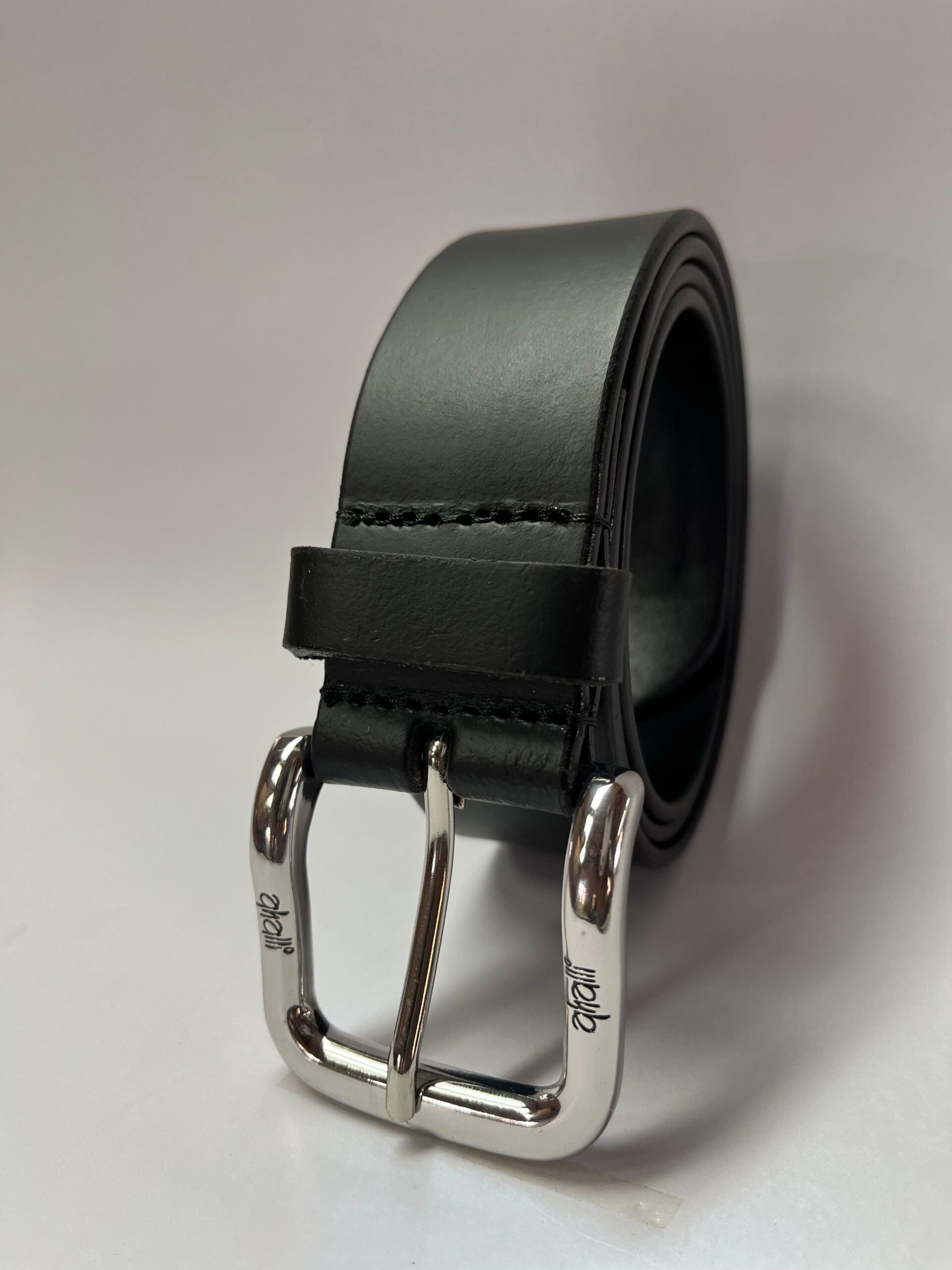 Ledergürtel – Zeitlose Qualität und Stil für jeden Anlass 1 WhatsApp Image 2026 01 19 at 12.25.19 PM 1 scaled