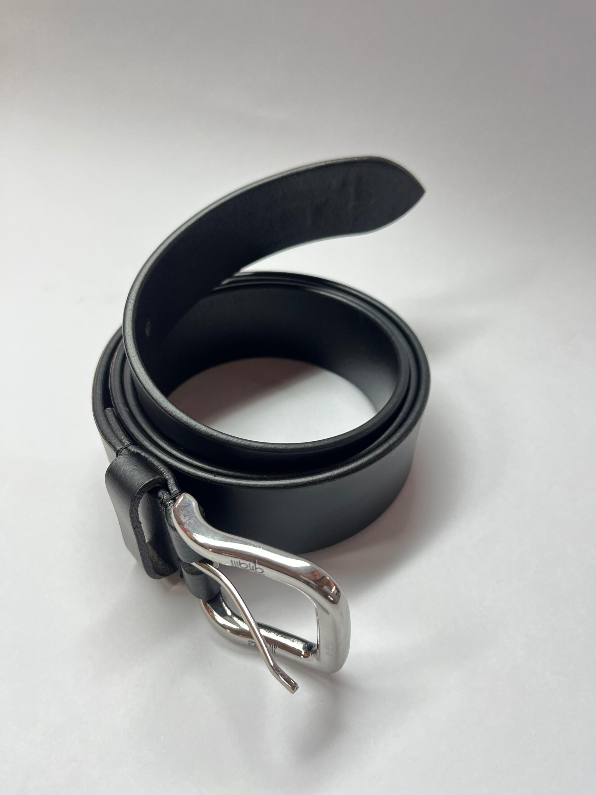 Ledergürtel – Zeitlose Qualität und Stil für jeden Anlass 2 WhatsApp Image 2026 01 19 at 12.25.20 PM scaled
